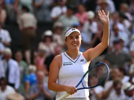 Noskova è la nuova regina di Wimbledon, battuta Muchova in tre set. Cresce l’attesa per la sfida Sinner-Zverev