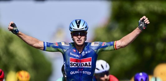 Merlier cala il tris, sua la dodicesima tappa del Tour de France. Pogacar sempre in giallo
