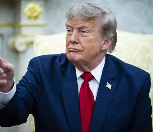 Trump: “Messi is a genius, it was a mistake to put Kane in defense.”