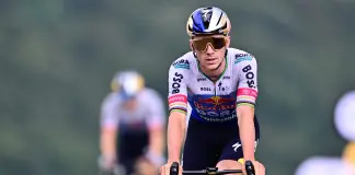 Tour de France, Evenepoel batte Pogacar e vince la 15esima tappa. Ritiro per Vingegaard