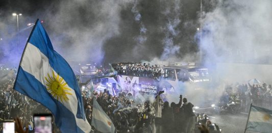 Argentina returns home without Messi, a warm welcome