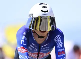 Philipsen trionfa nella 17esima tappa del Tour de France, Pogacar rimane in giallo