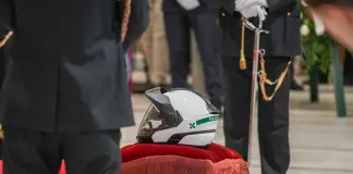 A Milano folla commossa per i funerali dell’agente della Polizia Locale Francesco Imprezzabile / Video