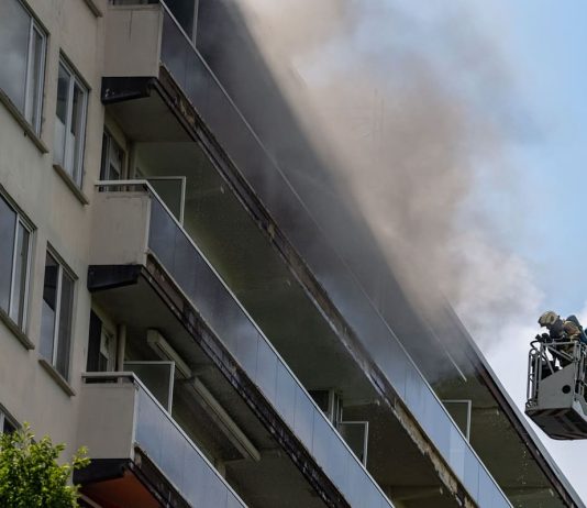Belgio, ad Anversa un vasto incendio devasta un condominio: almeno 5 morti e diversi feriti gravi