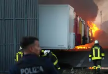 Domato dopo 12 ore di lavoro l’incendio nel deposito Brt di Milano Bovisa, resta l’allerta ambientale