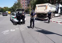 Mezzo pesante investe una donna in bicicletta a Milano, morta in ospedale la 67enne