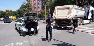 Mezzo pesante investe una donna in bicicletta a Milano, morta in ospedale la 67enne