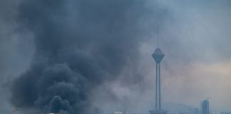 Notte di raid Usa in Iran, colpiti decine di obiettivi / Video