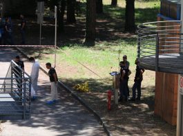 Tragedia a Lido di Camaiore, anziano uccide l’ex moglie in ospedale e poi si toglie la vita