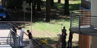 Tragedia a Lido di Camaiore, anziano uccide l’ex moglie in ospedale e poi si toglie la vita