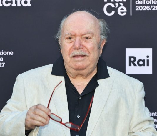 Lino Banfi compie 90 anni, una vita tra cinema, tv e ironia