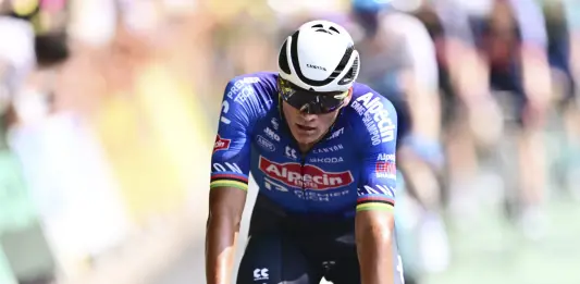 Mathieu van der Poel conquista la nona tappa del Tour de France, Pogacar sempre in giallo