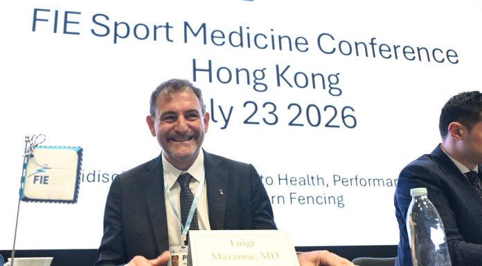 La relazione del presidente Mazzone durante la Conferenza di Medicina Sportiva FIE a Hong Kong