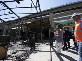 No Tav, Meloni in visita in Val di Susa dopo gli scontri: “Lo Stato non può tollerare la violenza organizzata” / Video