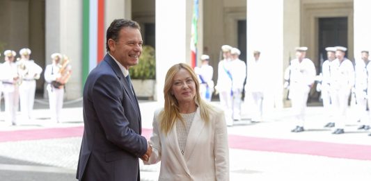 Bilaterale Italia-Portogallo, Meloni incontra Montenegro: “Nuova pagina di una collaborazione già solida” / Video