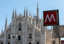 “Cosa guardi? Sono un uomo musulmano”, poi aggredisce una ragazza sulla banchina della metro in piazza Duomo a Milano: arrestato un 27enne algerino