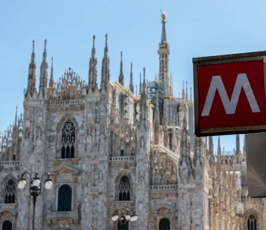 “Cosa guardi? Sono un uomo musulmano”, e aggredisce una ragazza sulla banchina della metro in piazza Duomo a Milano: arrestato un 27enne algerino