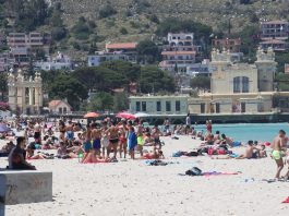 Turista morta nel mare di Mondello dopo aver accusato un malore