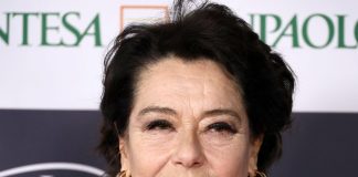 Monica Guerritore “Ho finito un ciclo di sei chemio, è andata molto bene. La ricerca ci protegge e cura” / Video