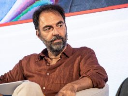 Neri Marcorè compie 60 anni tra cinema, teatro e televisione