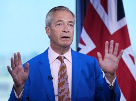 Farage si dimette da deputato in Gran Bretagna, ma si ricandida alle suppletive