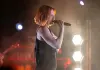 Noemi cade dal palco durante un concerto, in ospedale per accertamenti
