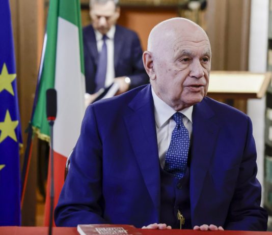 Nordio avvia l’istruttoria per la concessione della grazia a Roggero, Mattarella convoca il ministro: “Spetta al presidente della Repubblica”