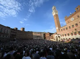 Dopo 34 anni l’Aquila torna a vincere il Palio di Siena, Tittia trionfa ancora