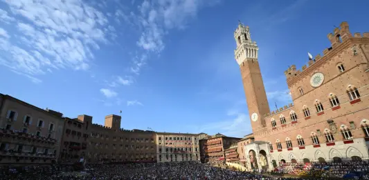 Palio di Siena della Madonna di Provenzano, vince l’Aquila con Tittia e il cavallo Diodoro