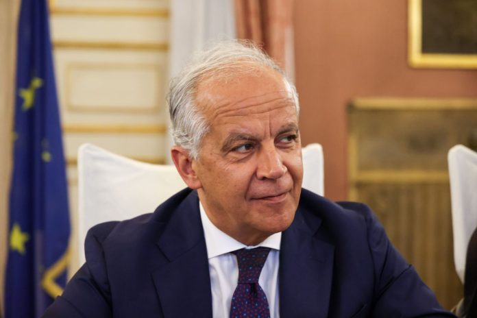 Napoli, il ministro Piantedosi in Prefettura per il Comitato ordine e sicurezza dopo il video shock di un uomo con kalashnikov in strada