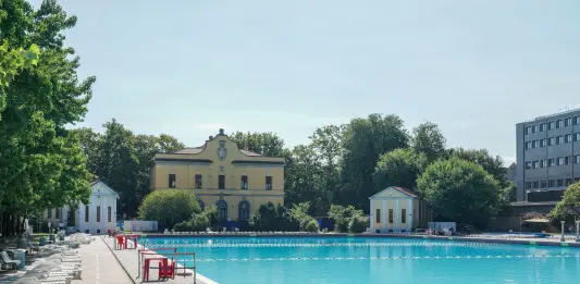 Milano, 28enne entra in una piscina comunale nell’orario di chiusura e muore annegato