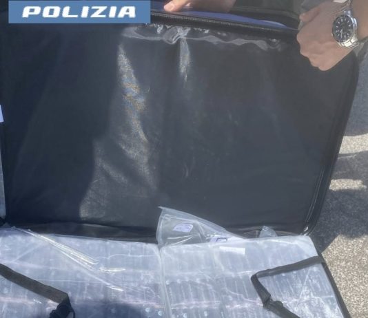Nascondeva 300 kg di hashish nella casa vacanze a Roma, arrestato un 47enne / Video