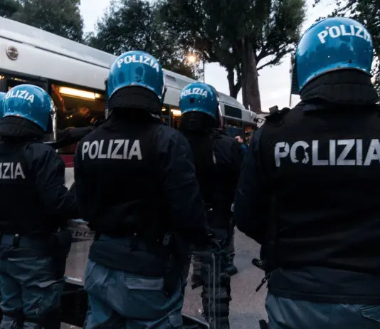 Tifoso ferito al derby di Torino, poliziotto sospeso dal servizio per un anno ma niente arresti domiciliari