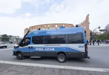 Blitz al Colosseo, 350 identificati e 10 arresti in una maxi operazione di sicurezza. Meloni “Lo Stato c’è”