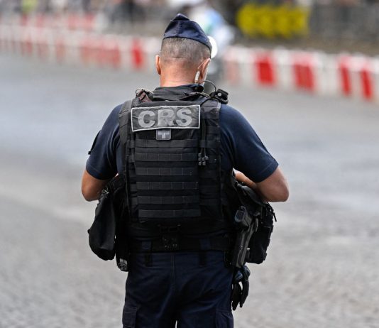 Parigi, tre feriti in un accoltellamento nei pressi di Place de Clichy: fermato un uomo