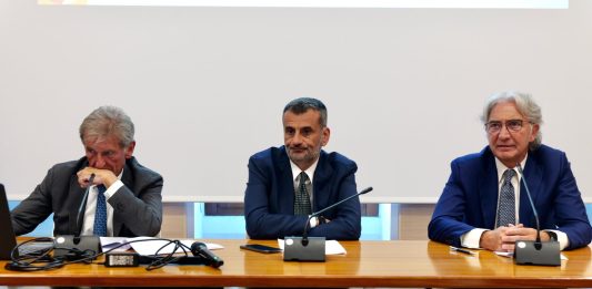 Decaro presenta “Puglia Moltiplica”, piano da 360 milioni per le imprese / Video