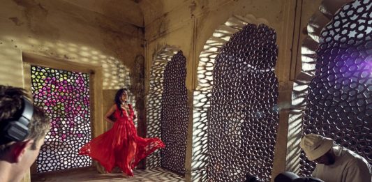 Pirelli, The Cal 2027 dedicato all’India: svelate le immagini del backstage / Fotogallery