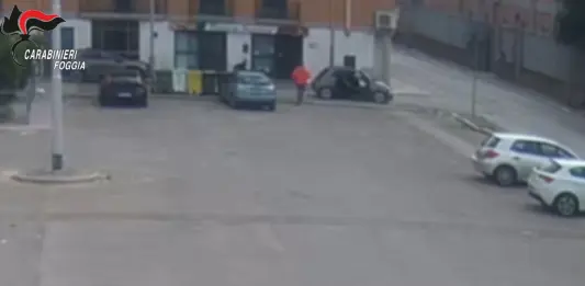 Aprono il fuoco dopo un tamponamento nel Foggiano, arrestato 22enne ritenuto complice / Video