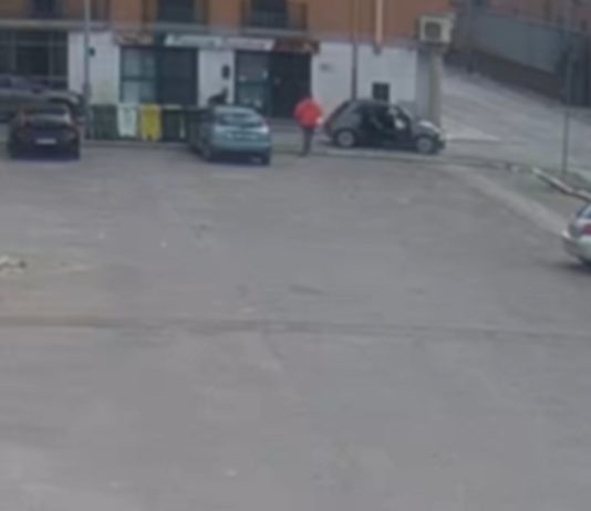 Aprono il fuoco dopo un tamponamento nel Foggiano, arrestato 22enne ritenuto complice / Video