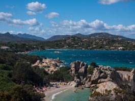 Flussi turistici da record in Sardegna, prima in Italia per crescita di arrivi e presenze nel 2025