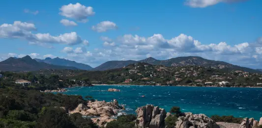 Flussi turistici da record in Sardegna, prima in Italia per crescita di arrivi e presenze nel 2025