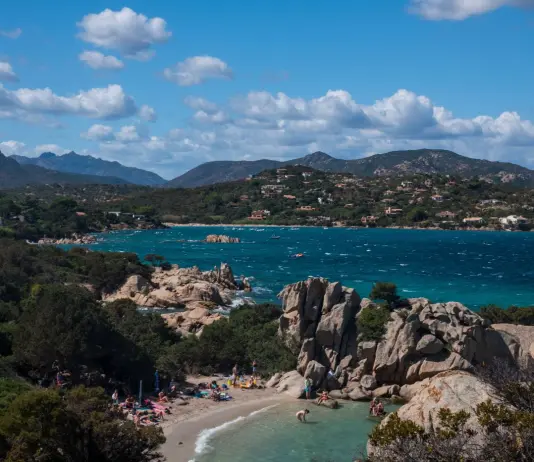 Flussi turistici da record in Sardegna, prima in Italia per crescita di arrivi e presenze nel 2025