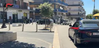 Assalto e sparatoria in una gioielleria nel Napoletano, 5 fermi