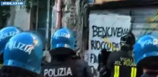 Nuovo sgombero all’alba al Bencivegna occupato, identificati 60 anarchici