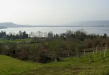 Tragedia nel lago di Viverone, 32enne muore annegato dopo essere scivolato dal pedalò