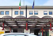 Allieva della scuola della Guardia di Finanza a L’Aquila precipita dal terzo piano, è in gravi condizioni