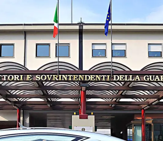 Allieva della scuola della Guardia di Finanza a L’Aquila precipita dal terzo piano, è in gravi condizioni