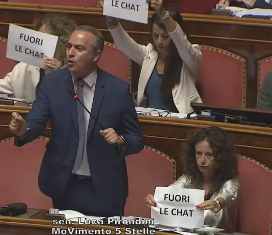 Caso Delmastro, no della maggioranza alla richiesta della Procura sulle chat. Il M5S occupa i banchi del Governo in Senato