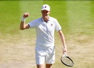 Cresce l’attesa per la sfida Sinner-Zverev, alle 17 in campo la finale femminile