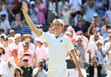 Sinner torna in finale a Wimbledon, domato in tre set Djokovic. Domenica sfida Zverev per il titolo